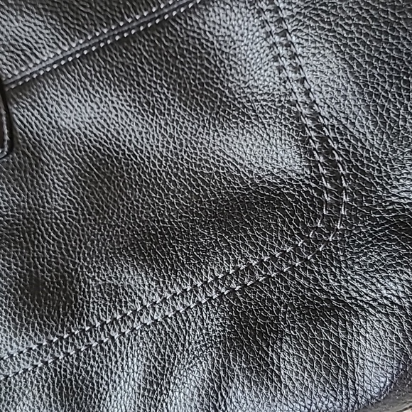 Medium size black leather Coach purse - Picture 4 of 7